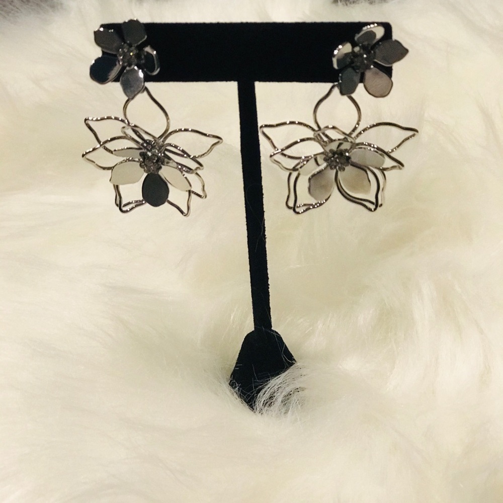 Never worn NY&CO silver dangle earrings